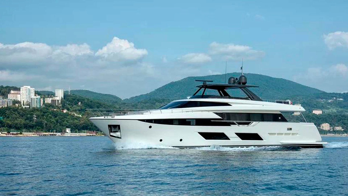 Аренда мегаяхты FERRETTI 920 Lady F в Сочи